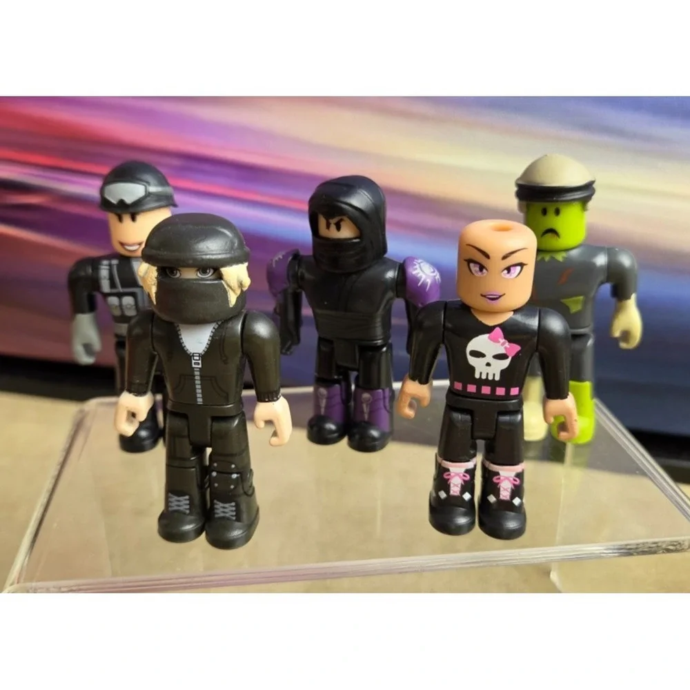 ROBLOX Action Figures, Mixed Lot of 19 Characters plus - No Codes (Lot B)